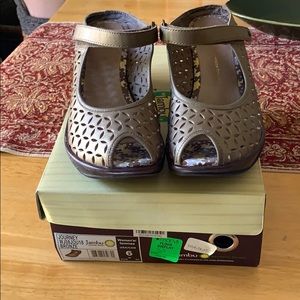 Jambu Gold Clogs/Wedges